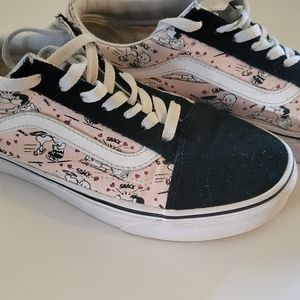 Limited edition snoopy valentines Vans